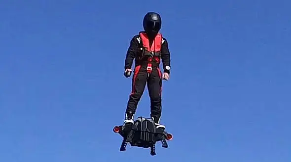 مستند باور نکردنی از اختراع خودروی پرنده / پرواز تک نفره تا ارتفاع 3000 متر + تصاویر