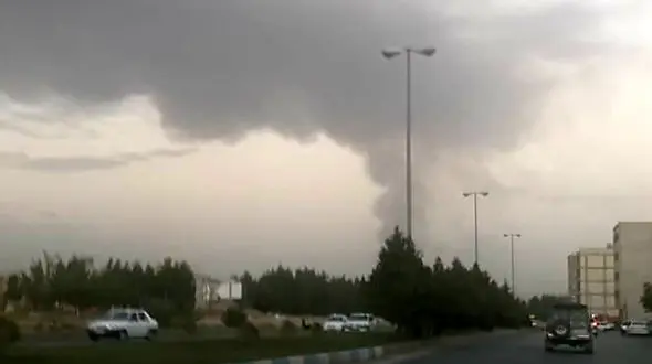 وحشت از دود غلیظ در آسمان شیراز ! / علت اعلام شد