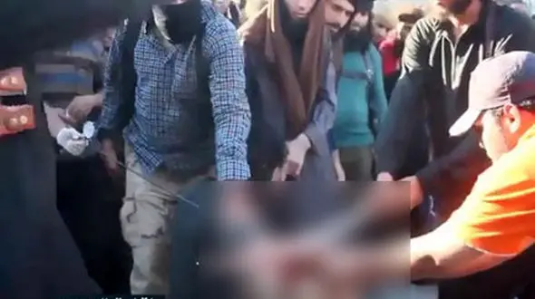 تصاویر اعدام وحشیانه مردم حومه دمشق به دست گروه داعشی خالدبن ولید (تصاویر16+)