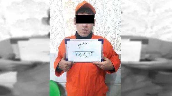 این مرد با لباس پاکبانی مشهد را به هم ریخت / تبر به جای جارو ! + عکس