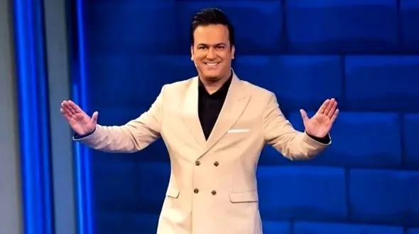 فیلم آواز شاد / حامد آهنگی، امیرعباس گلاب رو وادار کرد آهنگ کوچه بازاری بخونه سکنات ملتو