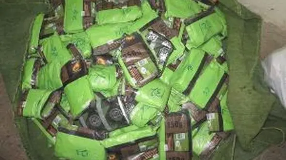 بازداشت اعضای یک خانواده پراید سوار در آزادگان / محموله ممنوعه داشتند