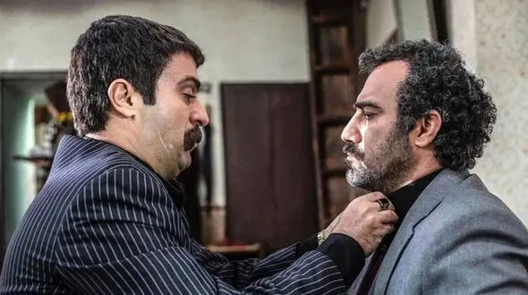 فیلم/ خنده‌دارترین سکانس سریال پایتخت 5 ، وقتی نقی اسلحه پلاستیکی رو می‌کند