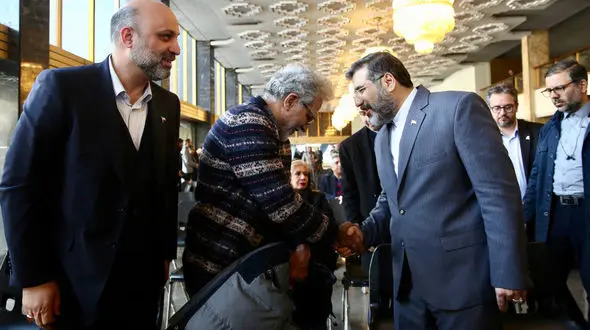 بهروز افخمی در انتخابات مجلس شورای اسلامی شرکت کرد + عکس