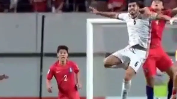 افشاریان: اخراج عزت‌اللهی درست بود/ بازیکن کره باید اخطار می‌گرفت + فیلم 