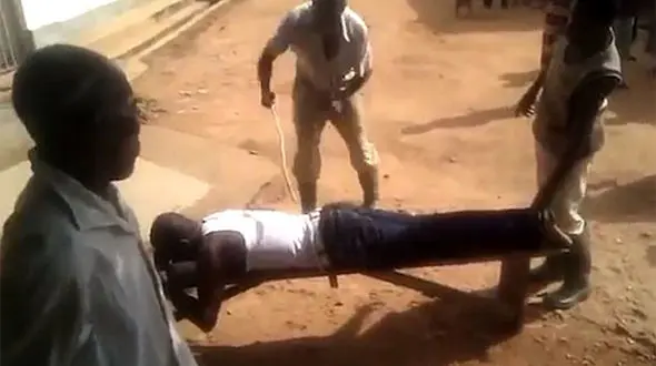 فیلم لحظه شلاق زدن به مرد کثیف درملاء عام+ عکس