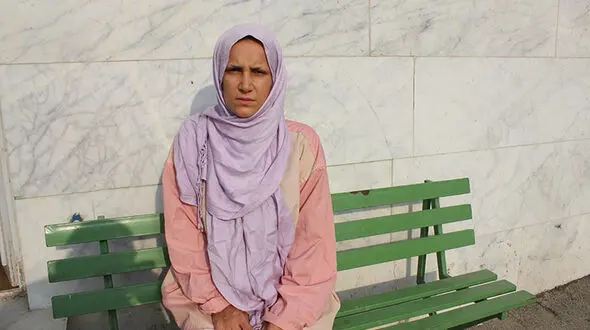اقدام زشت یک زن در مراسم ختم داوود رشیدی/ پلیس پریسا را با 7 موبایل دستگیر کرد +عکس متهم برای شناسایی