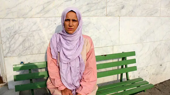 اقدام زشت یک زن در مراسم ختم داوود رشیدی/ پلیس پریسا را با 7 موبایل دستگیر کرد +عکس متهم برای شناسایی