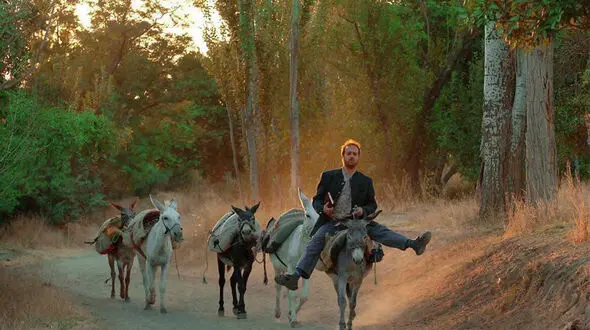 الاغ سواری بازیگر محبوب خبر ساز شد +عکس