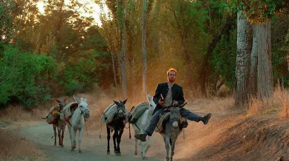 الاغ سواری بازیگر محبوب خبر ساز شد +عکس