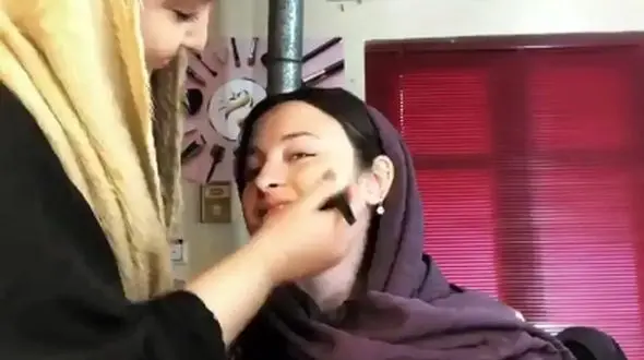 عکس/ سفر در زمان/ «نیکا معمولی» در اتاق گریم سریال پایتخت 6/ سال 1398