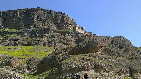 بازدید از عجیب ترین قلعه تاریخی ایران که تا حالا ندیده اید