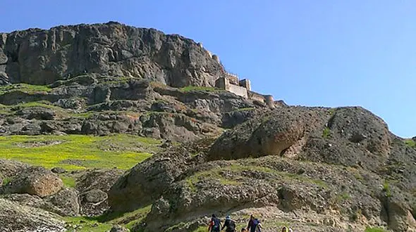 بازدید از عجیب ترین قلعه تاریخی ایران که تا حالا ندیده اید