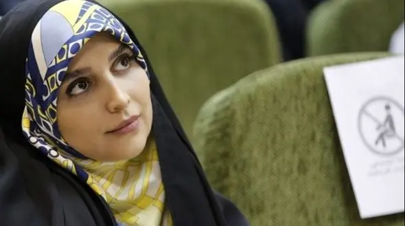 سفر مژده لواسانی به جزیره هنگام با همسفر نازنینَش/ از فال دست خود چه بگویم که ماجرااز ربنای رکعت دوم شروع شد..+ عکس