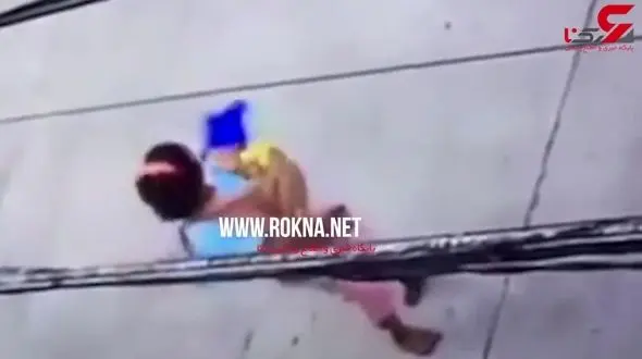 فیلم رها کردن نوزاد توسط مادرش در پیاده رو / پلیس وارد عمل شد