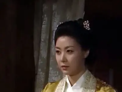 تصویری از چهره جذاب و مدلینگی ملکه می سول سو سریال جامیونگ گو در 50 سالگی