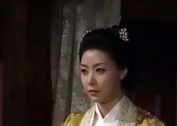 تصویری از چهره جذاب و مدلینگی ملکه می سول سو سریال جامیونگ گو در 50 سالگی