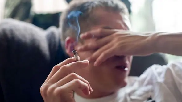 فروشنده موادمخدر به جای تاکسی سوار خودروی پلیس شد! + عکس