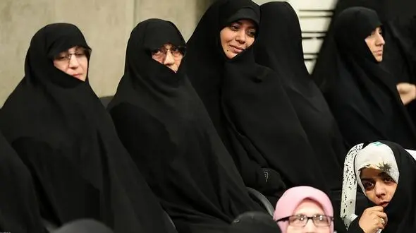 عکس الهام چرخنده در دیدار رهبر معظم انقلاب 