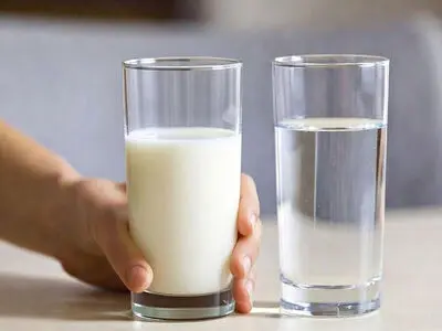 آب یا شیر؛ انتخاب درست برای روزهای گرم و کم‌ آبی بدن