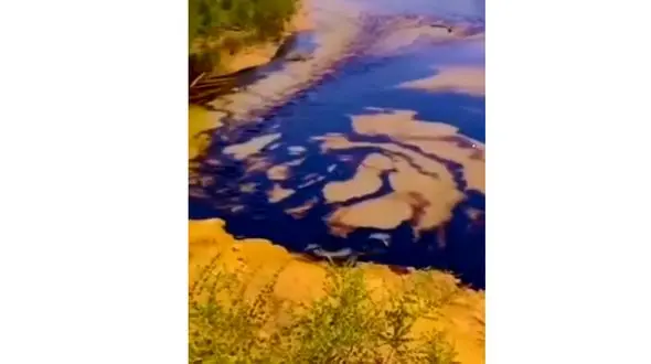 ترکیدگی خط انتقال نفت در منطقه کرنج + فیلم