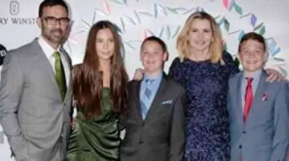 مرد جوان ایرانی پیرزن هالیوود را به حجله برد! + عکس 