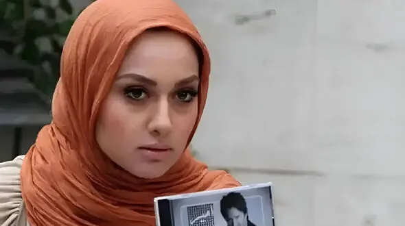 سفردر  زمان / عکس «صدف طاهریان» در 31 سالگی و در خیابان های پاریس؛ سال 98