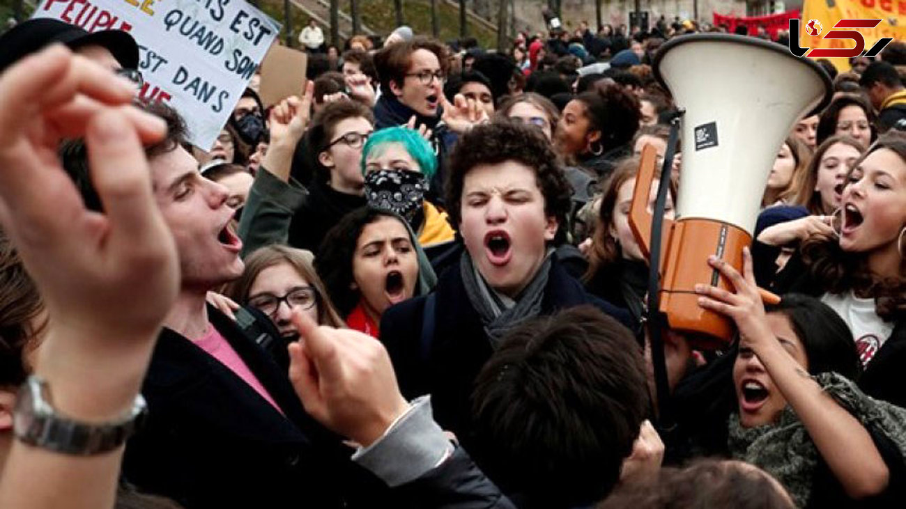  دانشجویان هم در اعتراض به طرح ماکرون به خیابان آمدند+ عکس 
