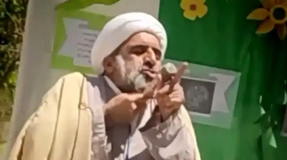 فیلم / این روحانی  مدرسه دخترانه را به هم ریخت ! / باورنکردنی