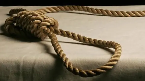 دار زدن دختر 17 ساله بخاطر لباس نامتعارف / خانواده غیرتی بودند + عکس