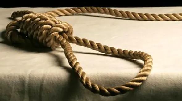 دار زدن یک مرد در ساختمان متروکه !