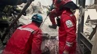 نجات جان یک شهروند از آوار در بلوار توس مشهد + عکس