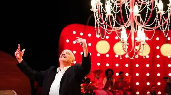 مسعود روشن‌پژوه مجری خاطره انگیز مسابقه محله: جمله «باز بودن درها» در صداوسیما درست نیست