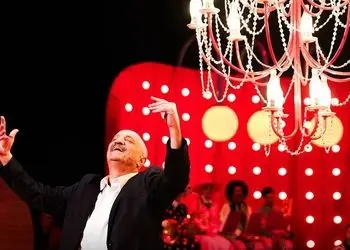 مسعود روشن‌پژوه مجری خاطره انگیز مسابقه محله: جمله «باز بودن درها» در صداوسیما درست نیست