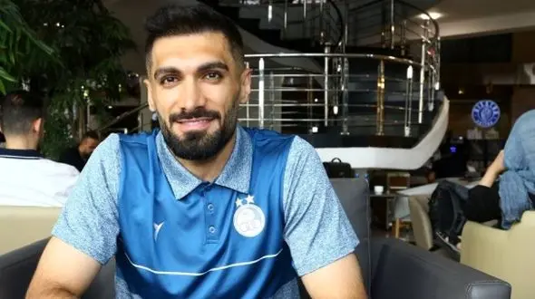 فیلم / واکنش گستاخانه عارف آقاسی به باخت 7 گله در فرودگاه /  قشنگ بگیرید!/ دست پیش رو گرفت تا پس نیوفته ....