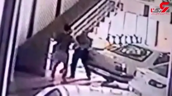 صحنه باورنکردنی حمله موجودات نامرئی به مرد جوان در کرج + فیلم 16+