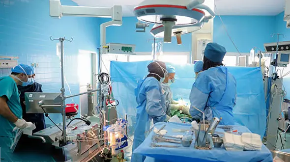 پرواز قلب جوان مشهدی به تهران / جان دختر 13 ساله نجات یافت + عکس ها