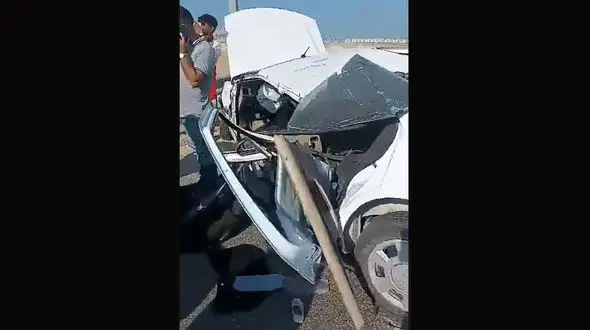 فیلم تصادف مرگبار تویوتا وانت با پژو پارس در قشم/ پژو پارس نصف شد  