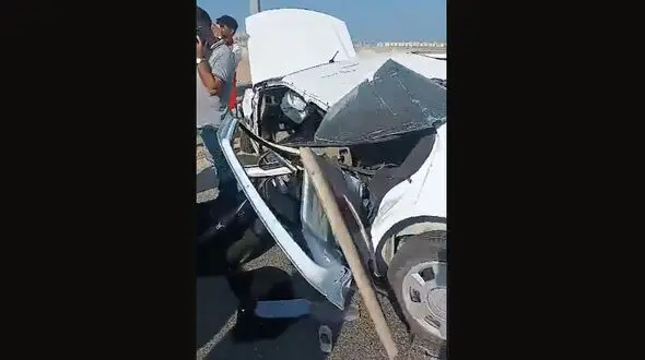 فیلم تصادف مرگبار تویوتا وانت با پژو پارس در قشم/ پژو پارس نصف شد  
