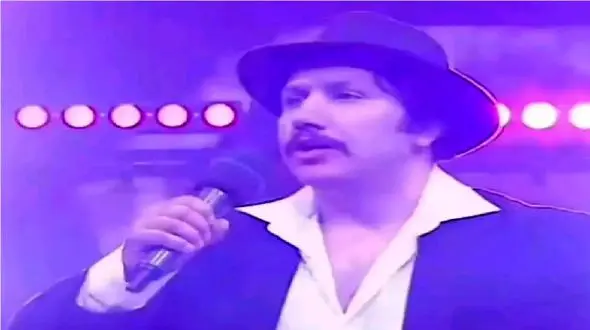 فیلم آواز باشکوه شرکت کننده داش مشتی/ پیرهن صورتی اجرا میکنه همه به رقص میان ناز نفسش