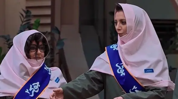 ویدئو/دکلمه خنده‌دار رویا میرعلمی از آهنگ نوستالژی دهه 80 گروه آریان، از شدت خنده غش کرد