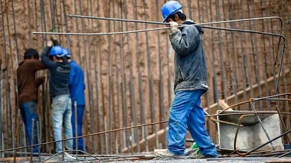 قطع بیمه کارگران ساختمانی / توقف بیمه کارگران ساختمانی ظلم به کارگر تلقی می شود