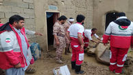 تلاش امدادگران هلال احمران برای ساماندهی سیل زدگان