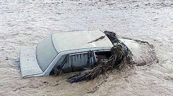 نجات جان 10 مشهدی از سیل مهیب