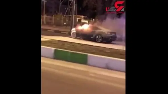 فیلم لحظه آتش سوزی مرموز یک ماشین لوکس در گرگان