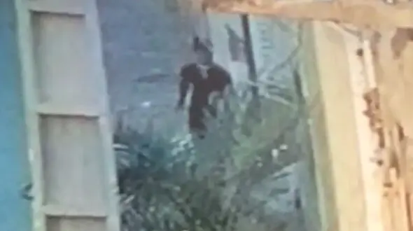 فیلم لحظه سرقت یک موتورسیکلت توسط پسر 15 ساله آبادانی