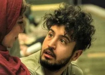 فیلم / مهرداد صدیقیان: یه خانومی بود عاشقم بود ... بدجور هم پیگیرم بود، هر روز با ماشینش میومد دنبالم و تعقیبم می کرد تا اینکه یه روز.../ دختره خیلی مهربون بود اما ...