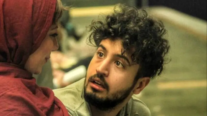 مهرداد صدیقیان: یه خانومی بود عاشقم بود ... بدجور هم پیگیرم بود، هر روز با ماشینش میومد دنبالم و تعقیبم می کرد تا اینکه یه روز.../ دختره خیلی مهربون بود اما ...