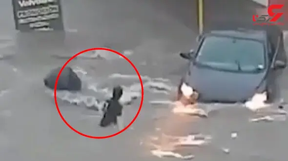فیلم لحظه غرق شدن یک زن در سیل وحشتناک