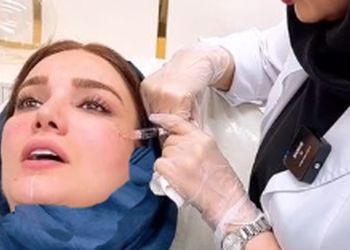 فیلم /  متین ستوده عروس خوش قدو بالا در حال تزریق ژل و انجام کارهای زیبایی  روی صورتش / برای عروسی حسابی پوستش آماده بود!
